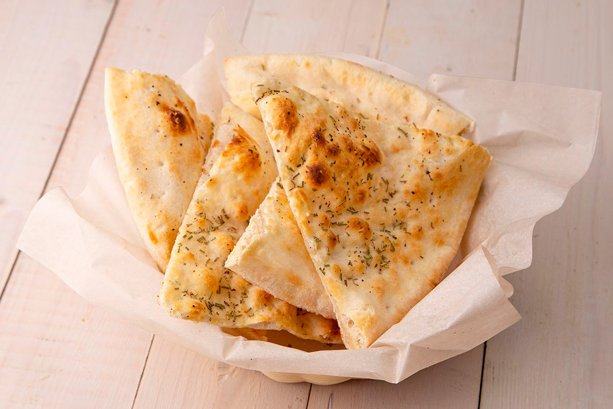 Фокачча с чесноком и размарином