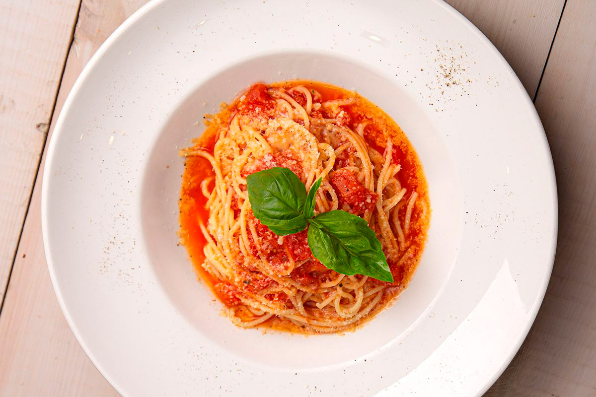 Спагетти с помидорами