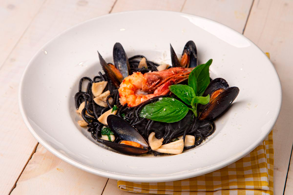 Спагетти нери с морепродуктами