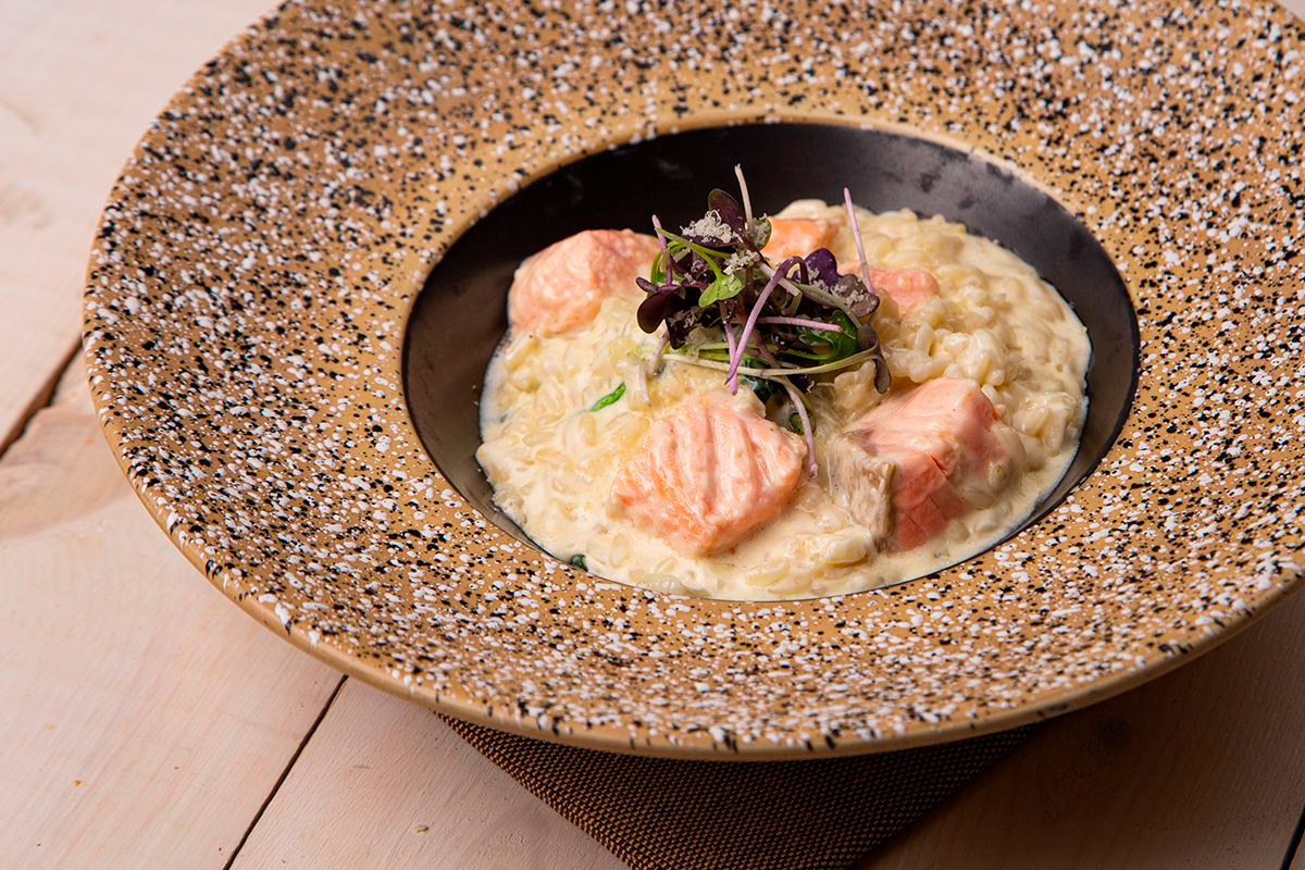 Ризотто с лососем и шпинатом